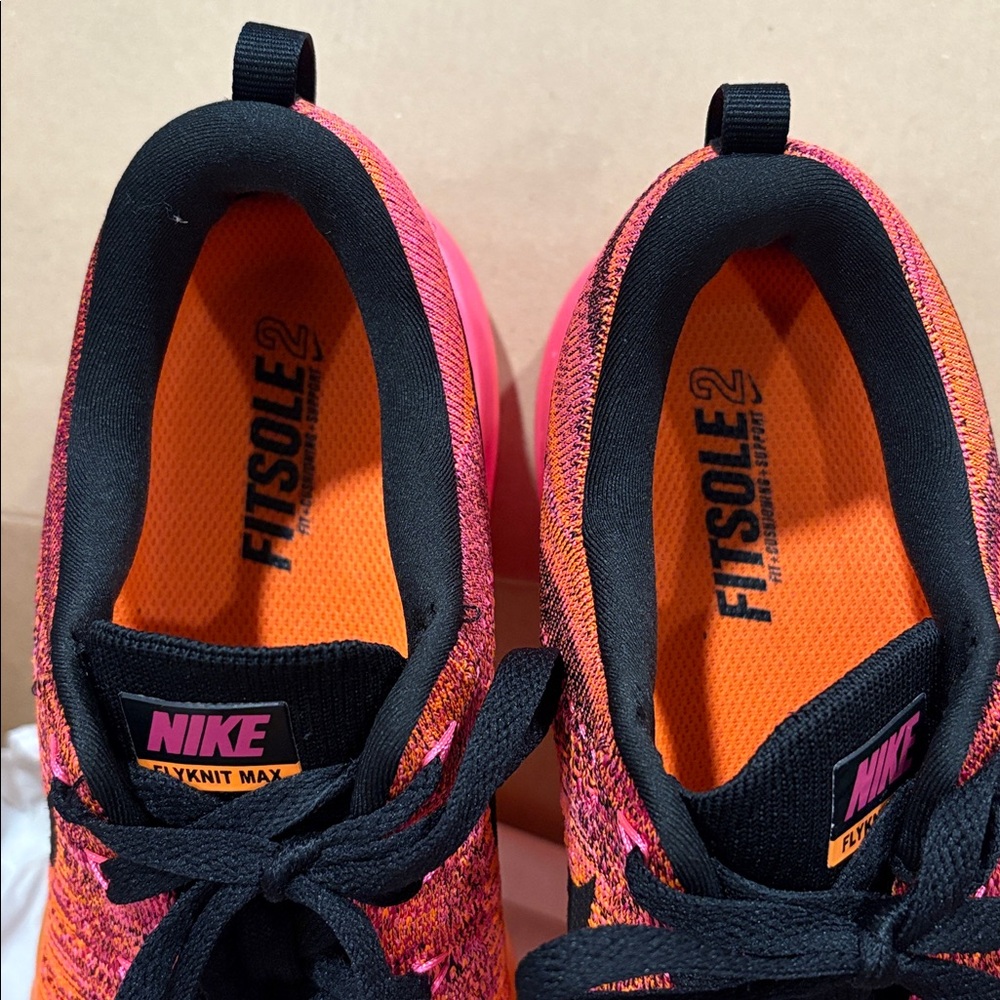 Woman’s Nike Wmns Flyknit Air Max - Picture 7 of 12